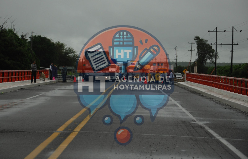 Puente del r�o Corona