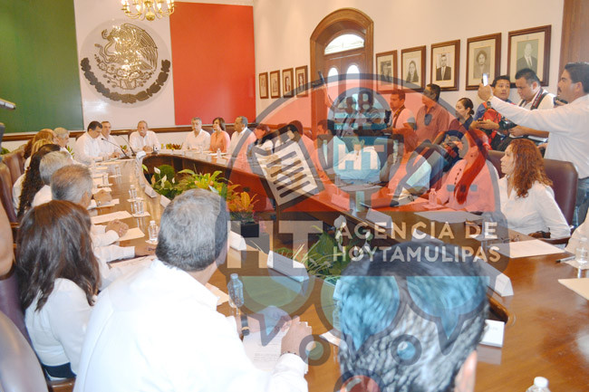 Sesi�n solemne en Victoria