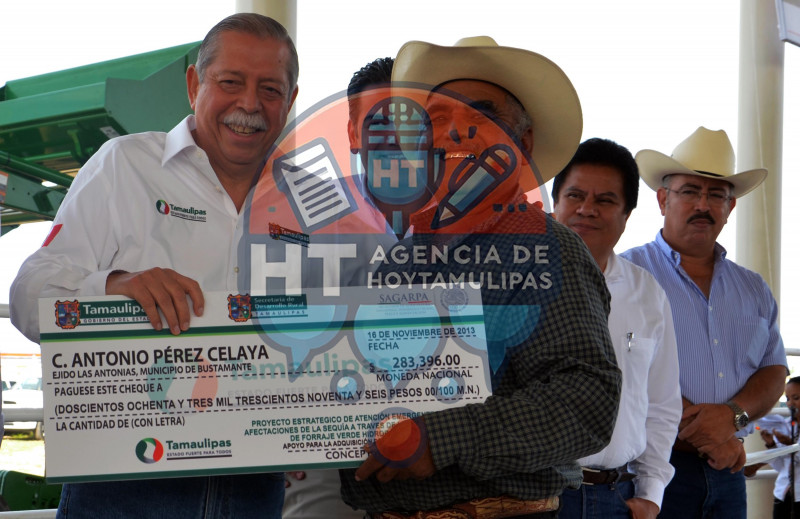 Entrega de recursos a ganaderos 