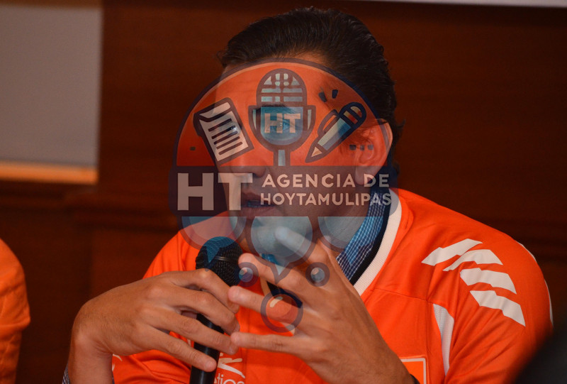 Presentan  a Omar Arellano 