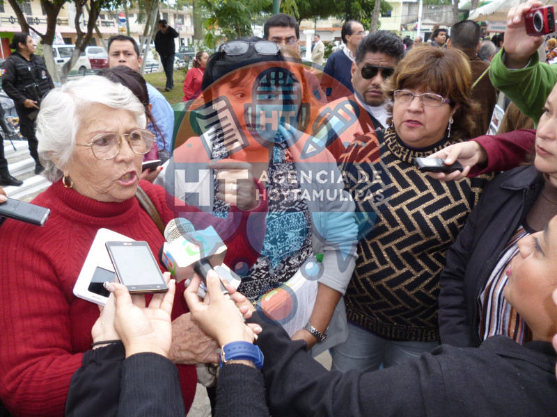 Reclaman pavimentaci�n de calle en Tampico