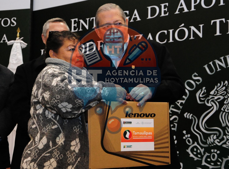 Egidio Torre Cant�, entrega apoyos