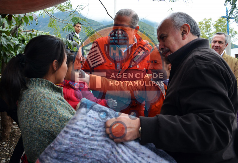 Entregan apoyos por fr�o en Tamaulipas 