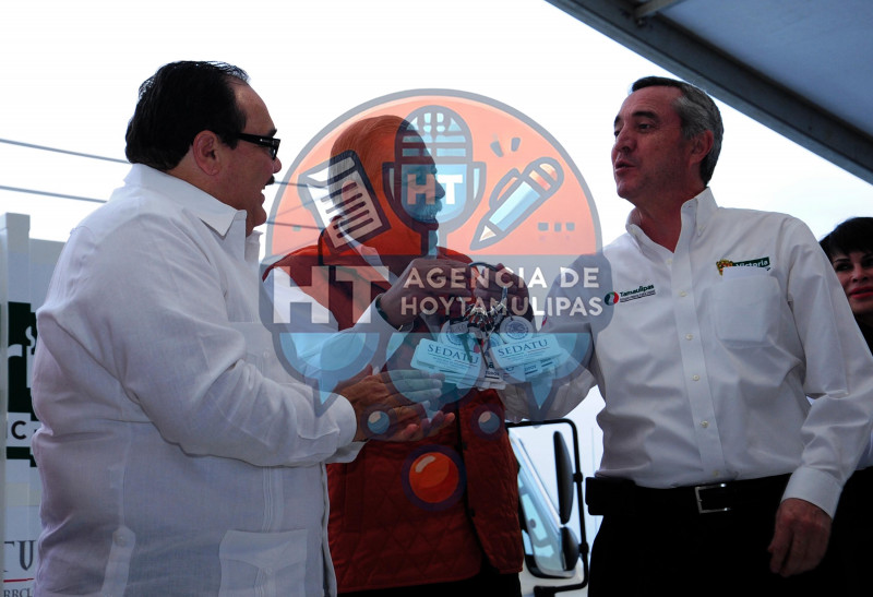 Entregan apoyos en Ciudad Victoria 