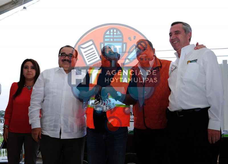 Entregan apoyos en Ciudad Victoria 