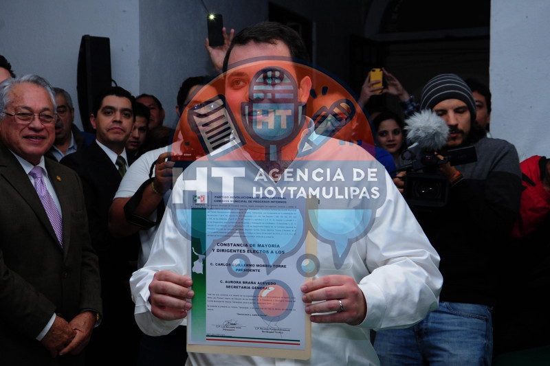 Entrega de constancias de mayoria 