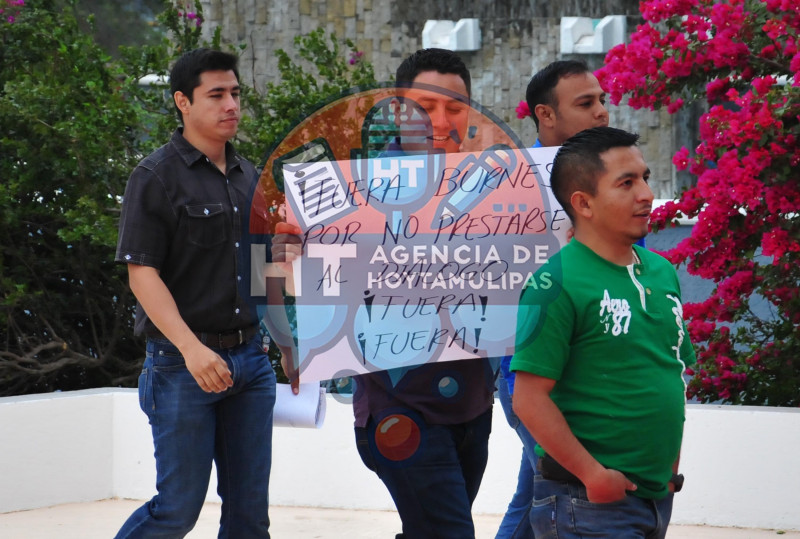 Trabajadores de preparatorias se manifestaron