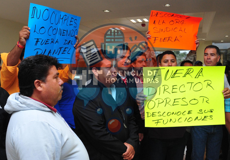 Trabajadores de preparatorias se manifestaron