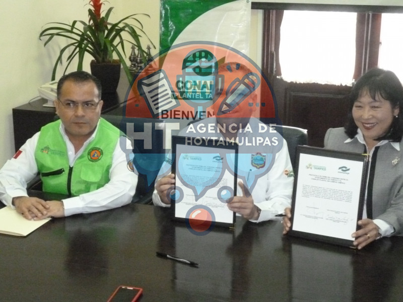 Gustavo Torres Salinas y Carolina Nishimura