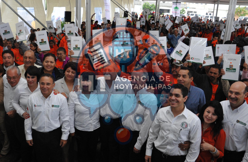 ETC entreg� escrituras de vivienda 