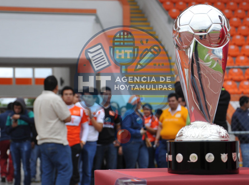 El trofeo de gira en Ciudad Victoria 