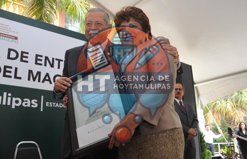 Festajan a los maestros