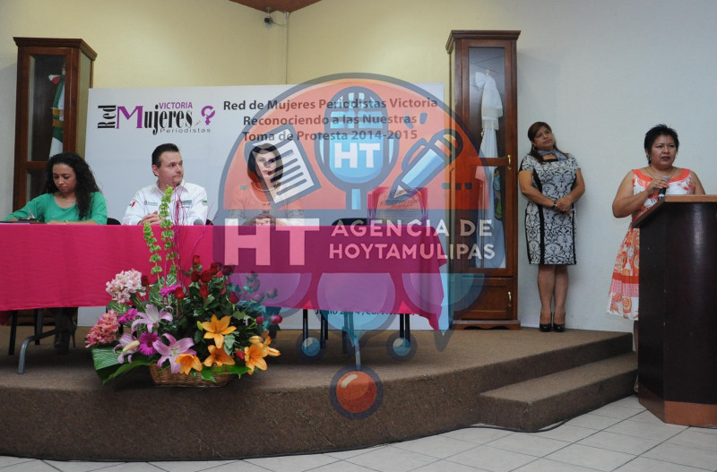 Reconocen a mujeres periodistas