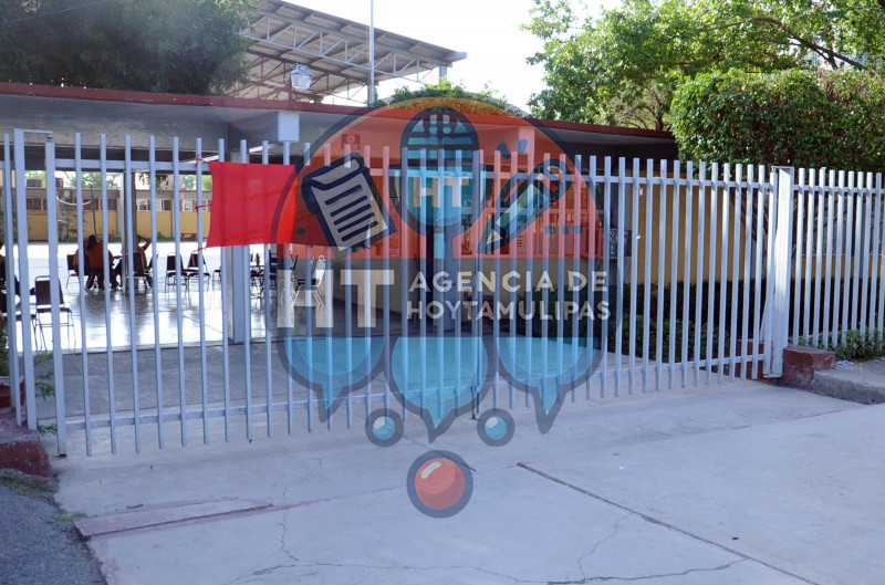 Maestros cierran la secundaria 7 de Victoria