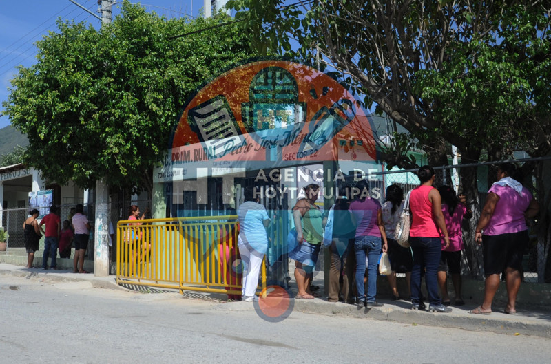 Madres de familia se inconforman 