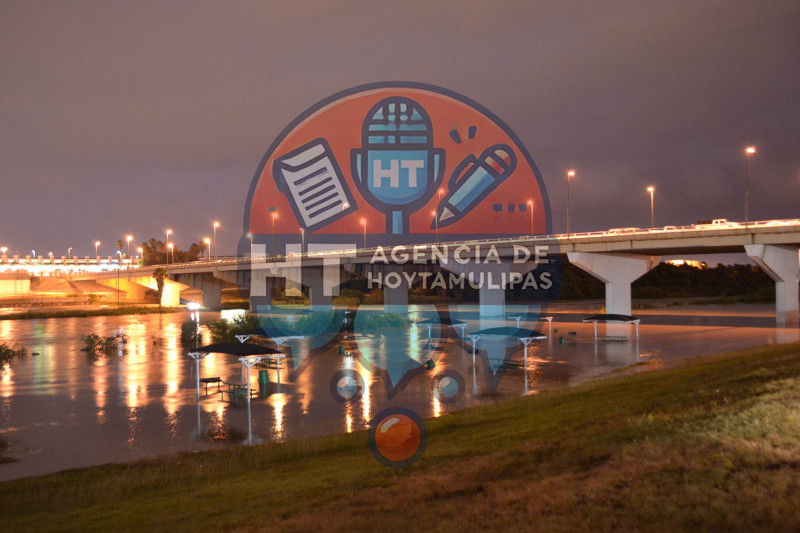 Creciente del r�o Bravo en Nuevo Laredo