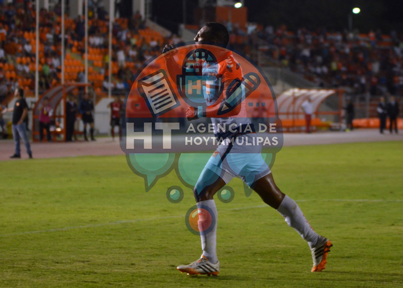 Gana pero no convence 