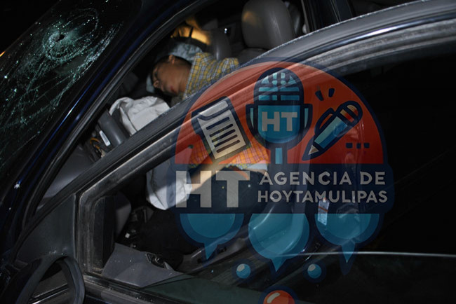 Muere al estrellar su auto en Nuevo Laredo