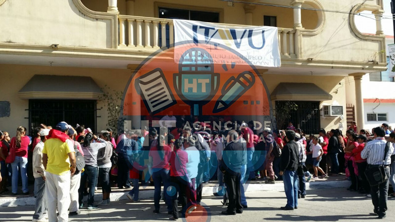 Se manifiestan colonos de Madero contra Itavu