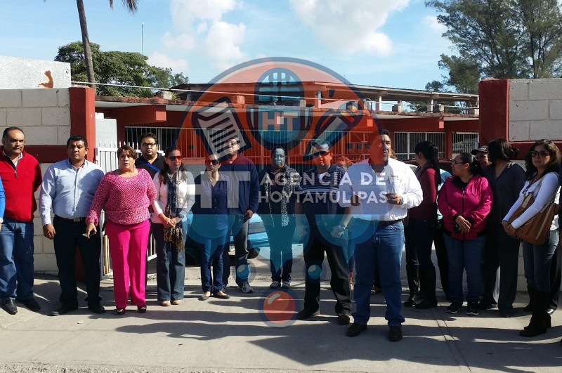 Denuncian maestro de Madero presencia de "aviadores"