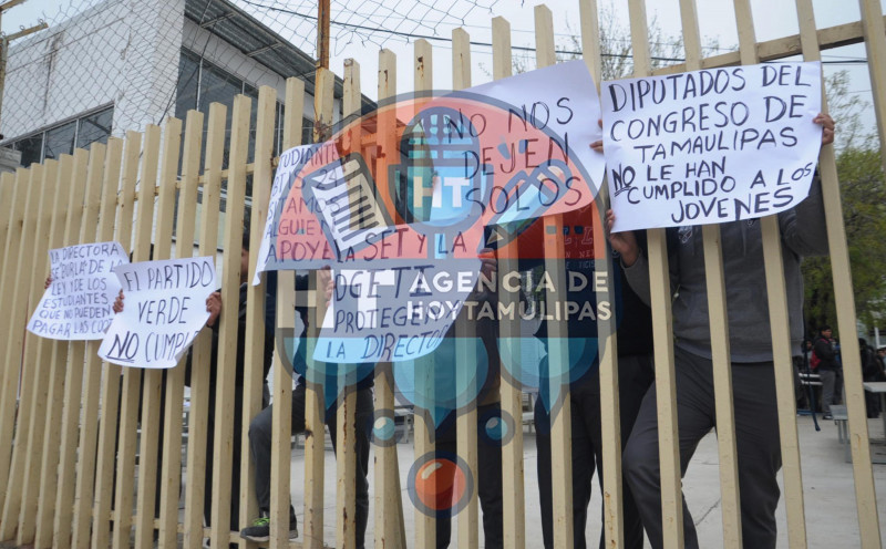 Protestan alumnos de CBTIS 24