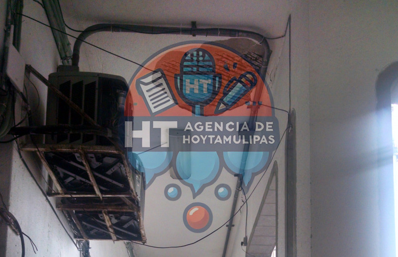 Se desprende loza en Palacio de Tampico