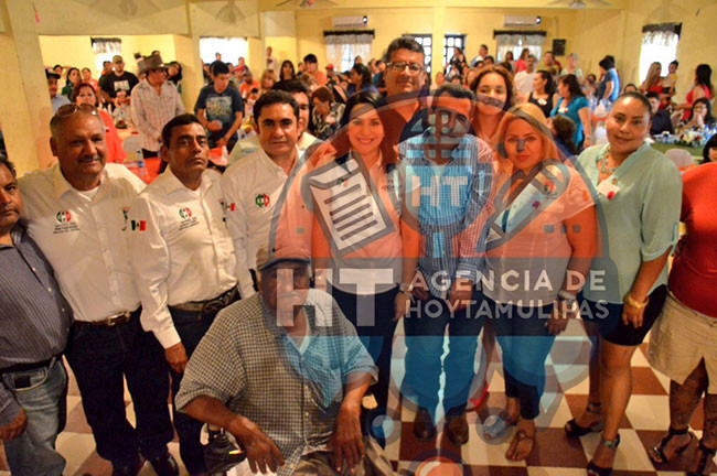 Tianguistas de Nuevo Laredo se al�an con Yahleel 