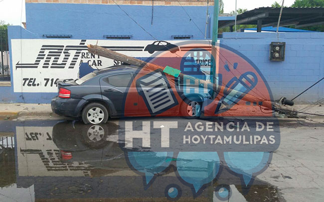 Muere mujer al estrellarse en Nuevo Laredo