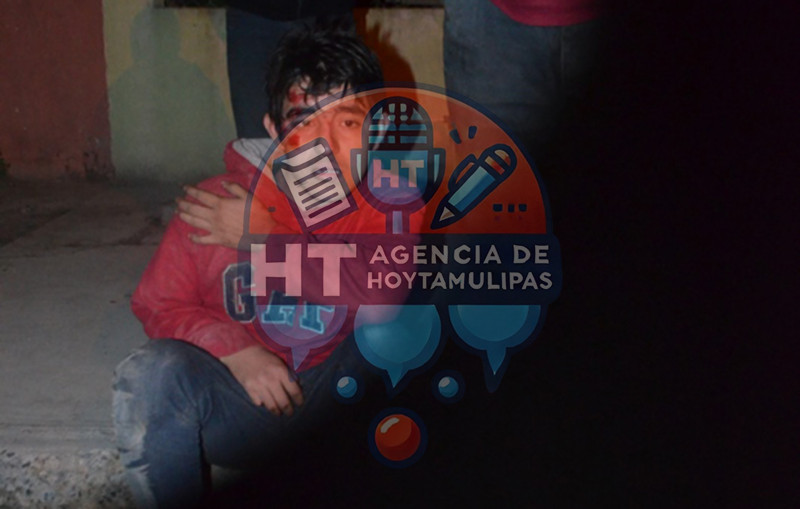 Ebrio se cae de su motocicleta