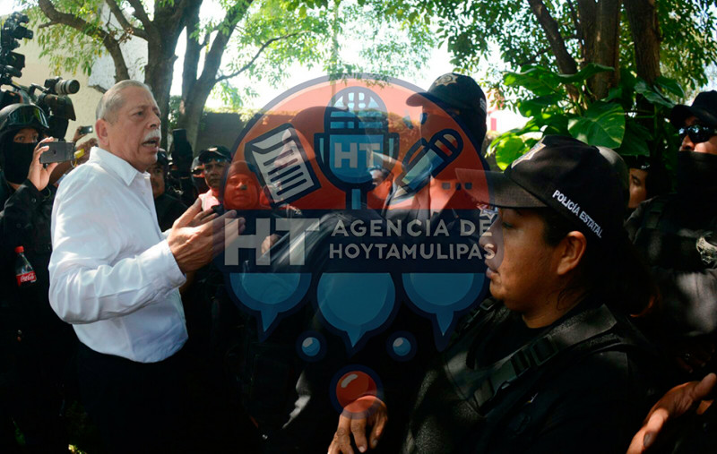 Egidio Torre Cant� con polic�as 