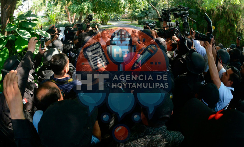 Egidio Torre Cant� con polic�as 