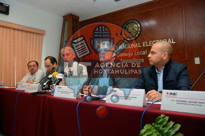 Rueda de prensa en el INE