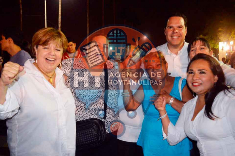 Rosa Mar�a Alvarado y H�ctor Canales