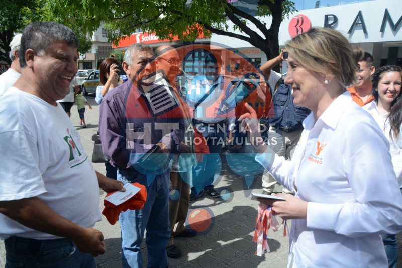 M�nica Davila de C�rdenas 