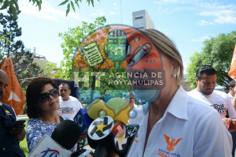 M�nica Davila de C�rdenas 