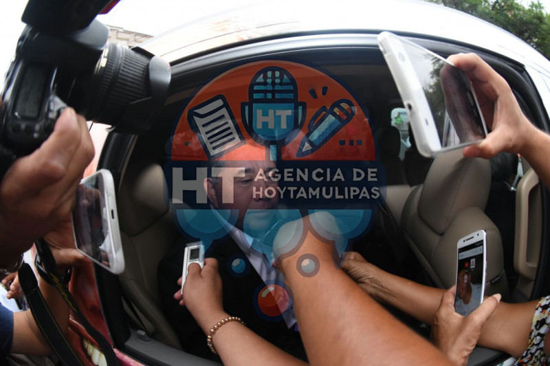 Abd�es Pineda Mor�n llegando al Segundo Debate