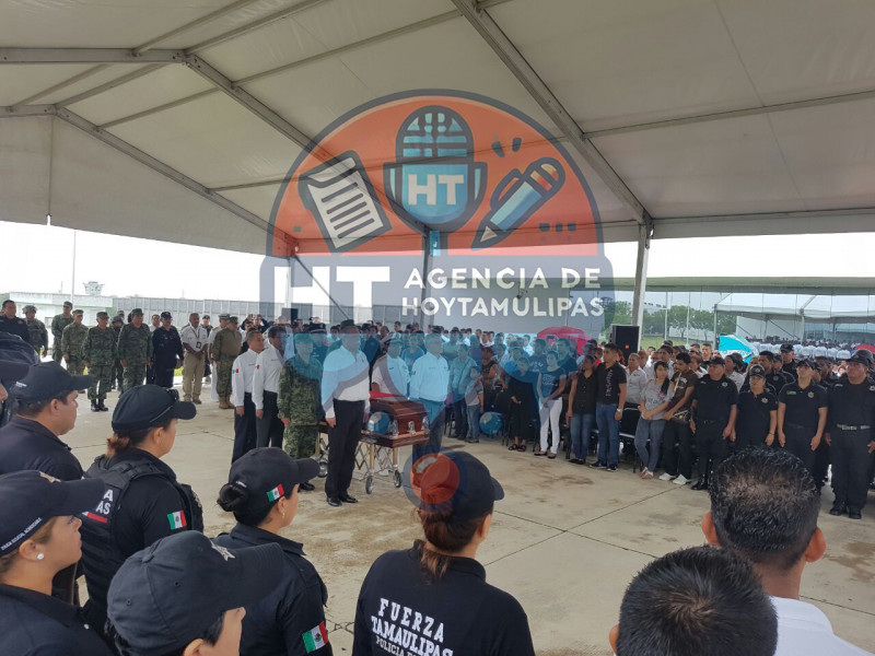 Homenaje de cuerpo presente al polic�a estatal Rodolfo Montes