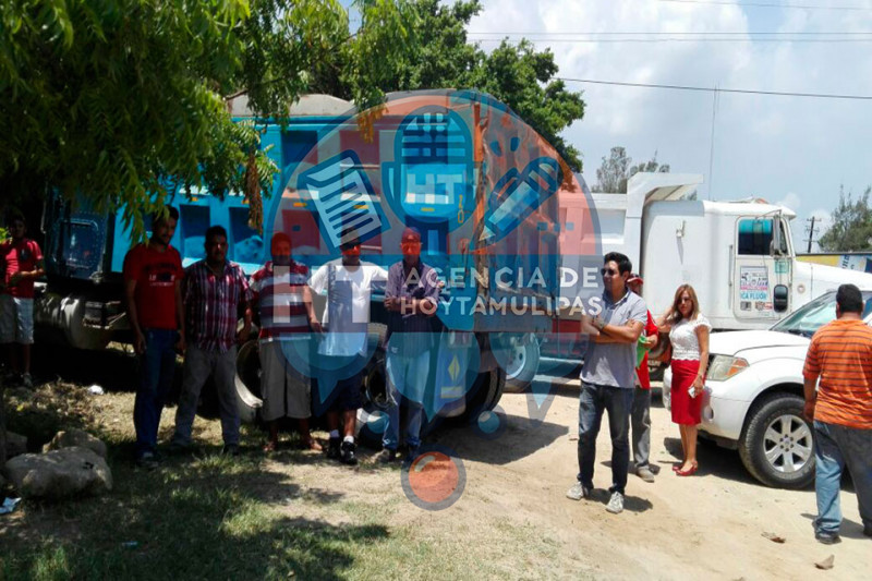 Protestan transportistas 