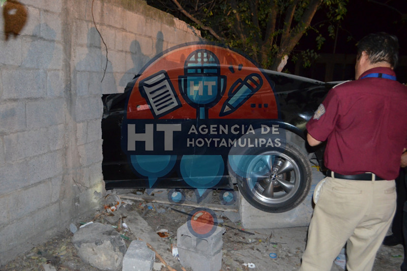 Carro en barda 