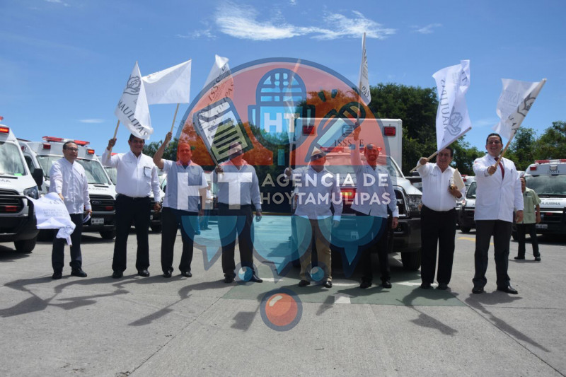 Entrega de ambulancias por el ISSSTE