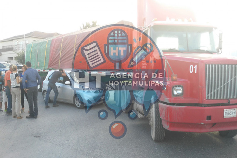 Choque carro-tr�iler 