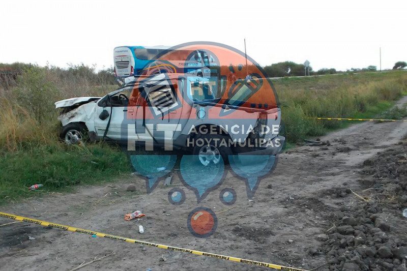 Unidad volcada en Matamoros