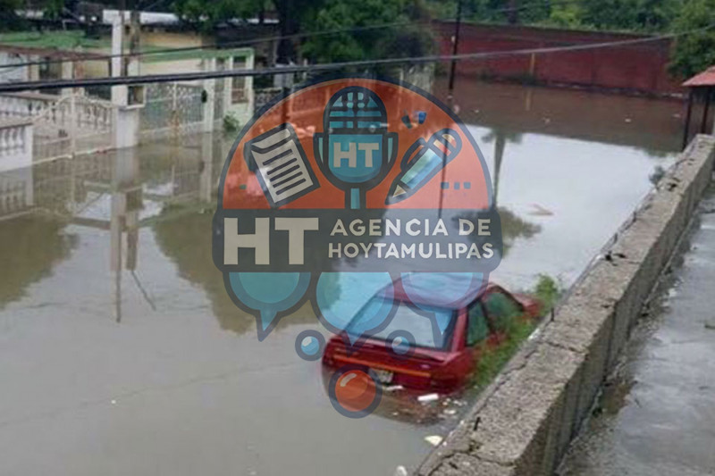Carro inundado