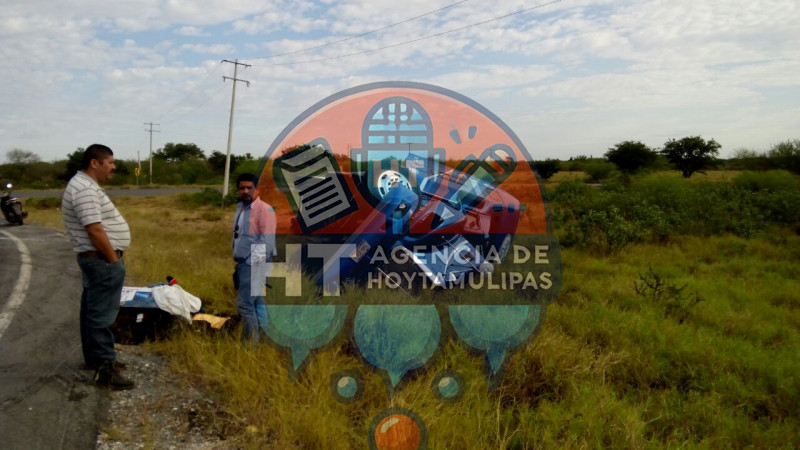 Vuelca cami�n cargado con fresas