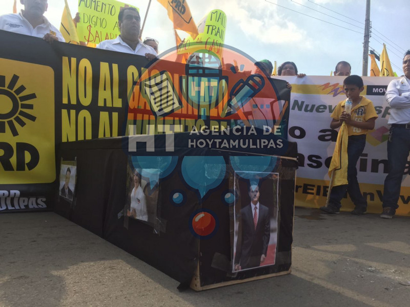 Protesta contra el aumento a la gasolina en Madero