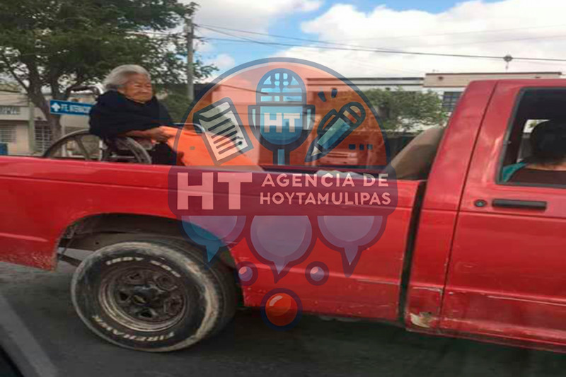 Abuelita en silla de ruedas 