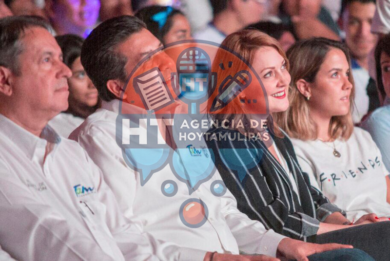 Cabeza de Vaca y Mariana Gomez