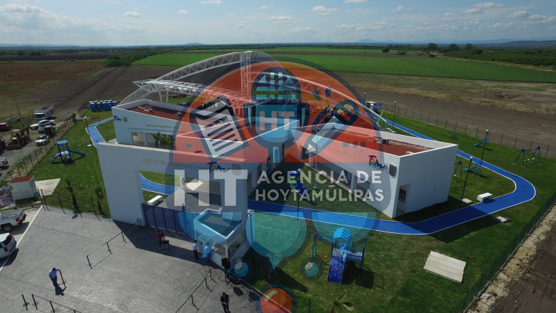 Cabeza de Vaca inaugura Centro de bienestar social