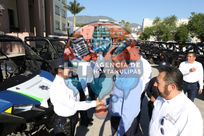 Cabeza de Vaca entrega patrullas ligeras