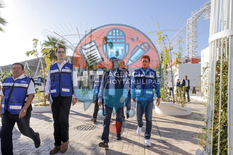 Cabeza de Vaca supervisa obras en la Unidad Deportiva
